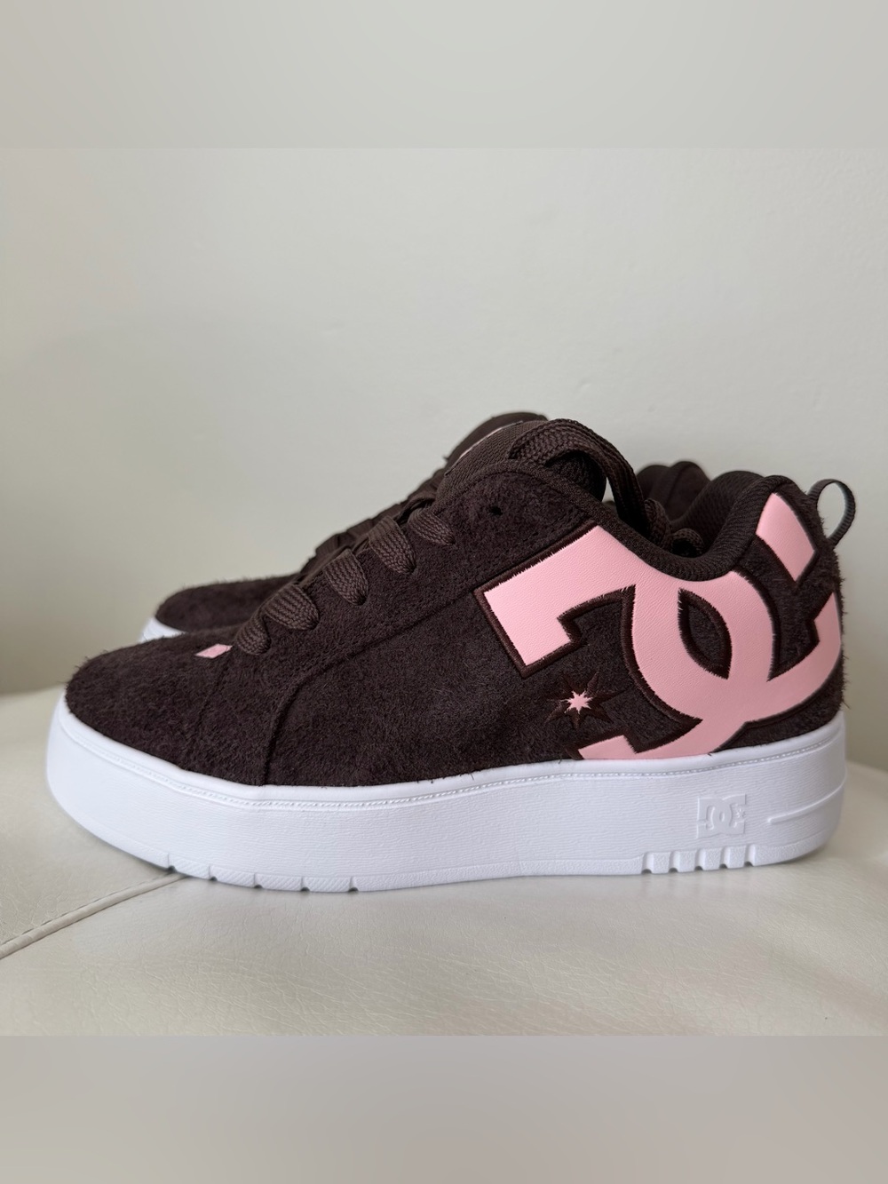 New Women's DC Court Graffik Platform- Brown / Pink Size 9US
